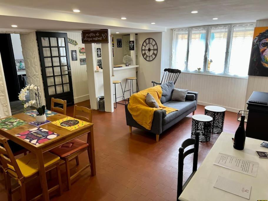 Dole : L Atelier Des Reves Apartment Exterior foto