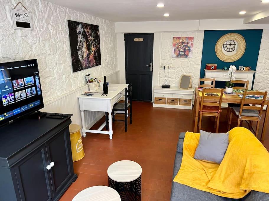 Dole : L Atelier Des Reves Apartment Exterior foto
